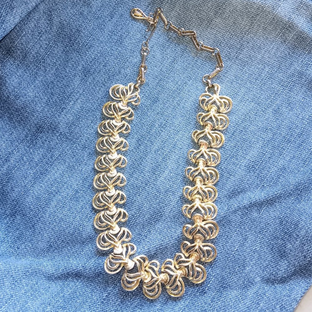 Coro Vintage Goldtone Necklace - Picture 6 of 11